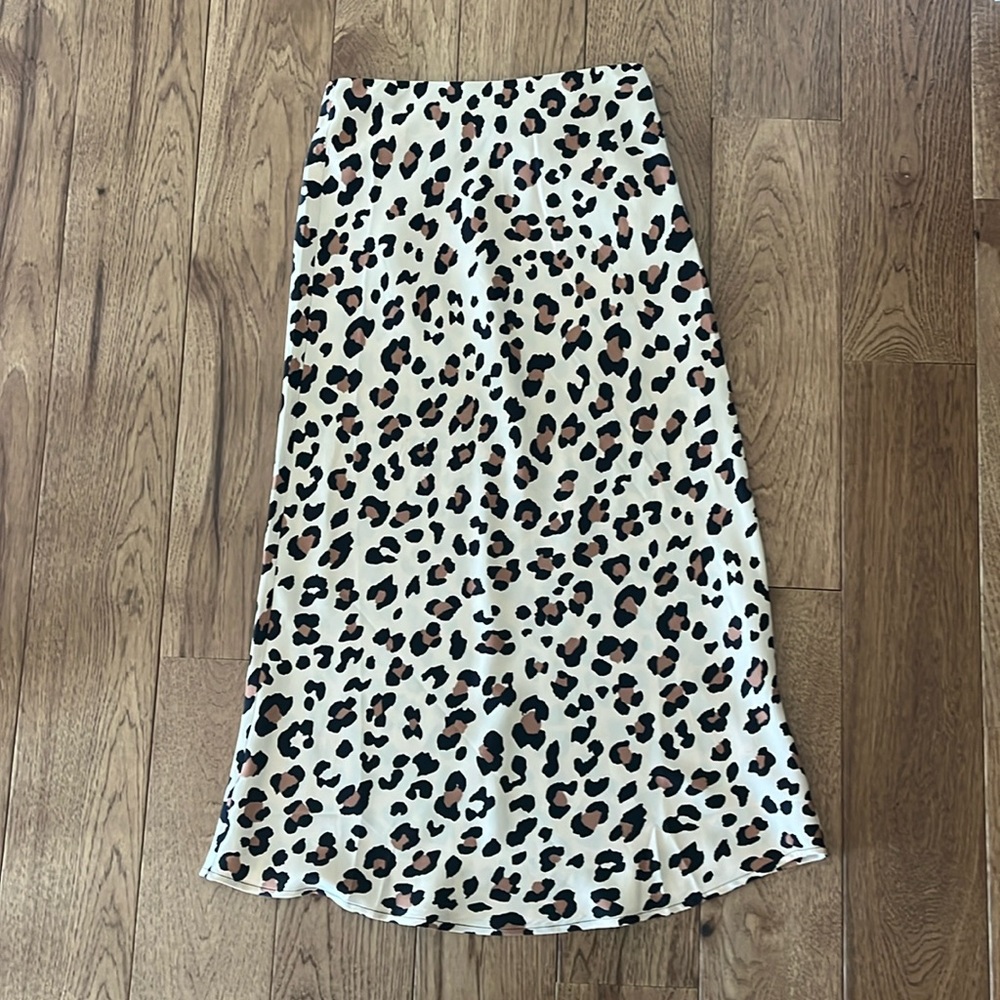 Xs leopard long skirt with side zipper